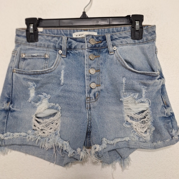 Almost Famous Blue Light Wash Grunge Distressed Button Front Denim Shorts Size 5 - Picture 1 of 10